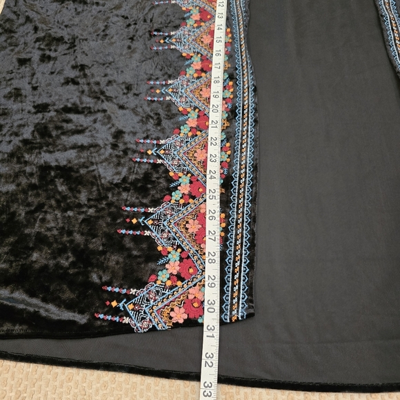 Madeline Sparklestein Embroidered Floral Black Boho Velvet Kimono Top Size M/L - Picture 13 of 15